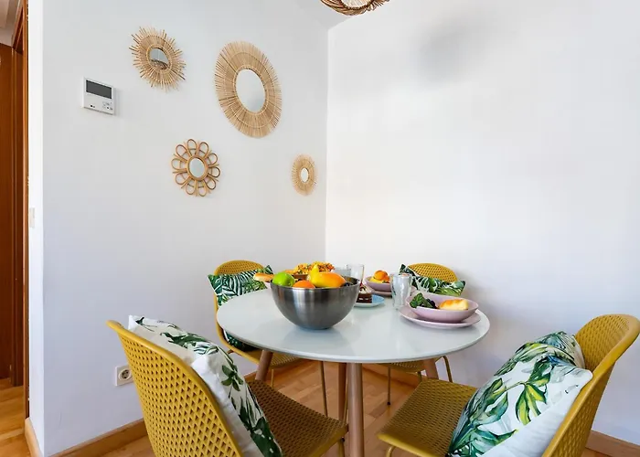 アパート For 4 With Parking,